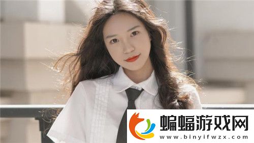 大手慢慢游走往下