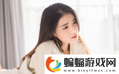 寶寶扶著水池乖乖讓爸爸洗頭